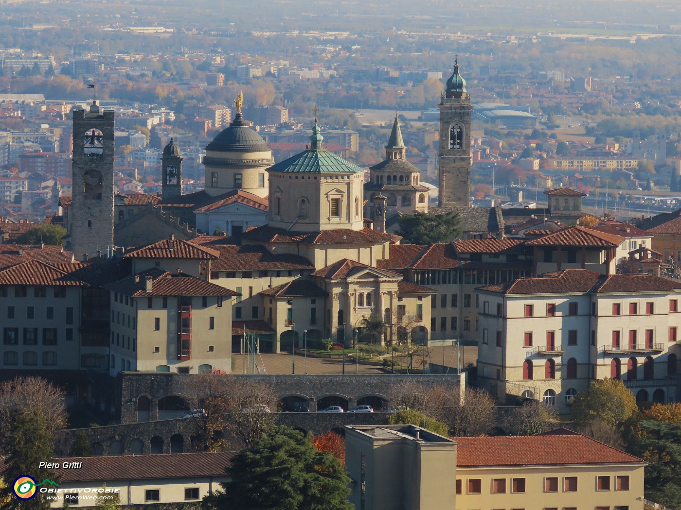 33 Da San Vigilio-funicolare splendida vista su Citta Alta.JPG